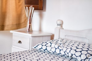 2 chambres, fer et planche à repasser, accès à Internet, literie fournie