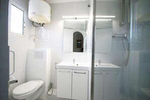 Douche, serviettes fournies