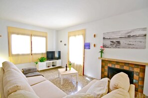 TV, fireplace - 44244 Village house Delfín - 44244 Village house Casa Delfín (Sa Ràpita)