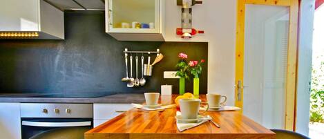 Refrigerador, microondas, horno y lavavajillas