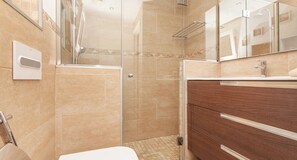 Shower, hair dryer, towels, toilet paper - CASA PIEDRA MALLORCA (Son Ferrer)