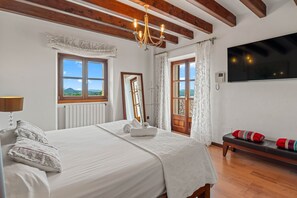 8 bedrooms, in-room safe, iron/ironing board, travel crib