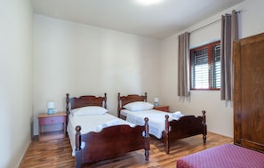 2 bedrooms, free WiFi, bed sheets - Amazing apartment in Sibenik with WiFi (Sibenik)