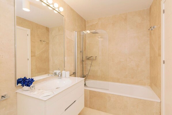 Bathroom - Oh La Life! Magnolia Jose (Adeje)