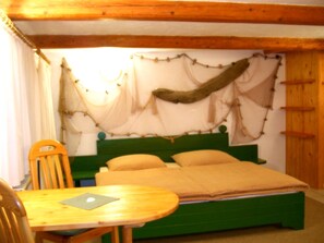 1 bedroom, bed sheets