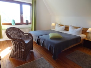 2 bedrooms, travel crib, WiFi, bed sheets