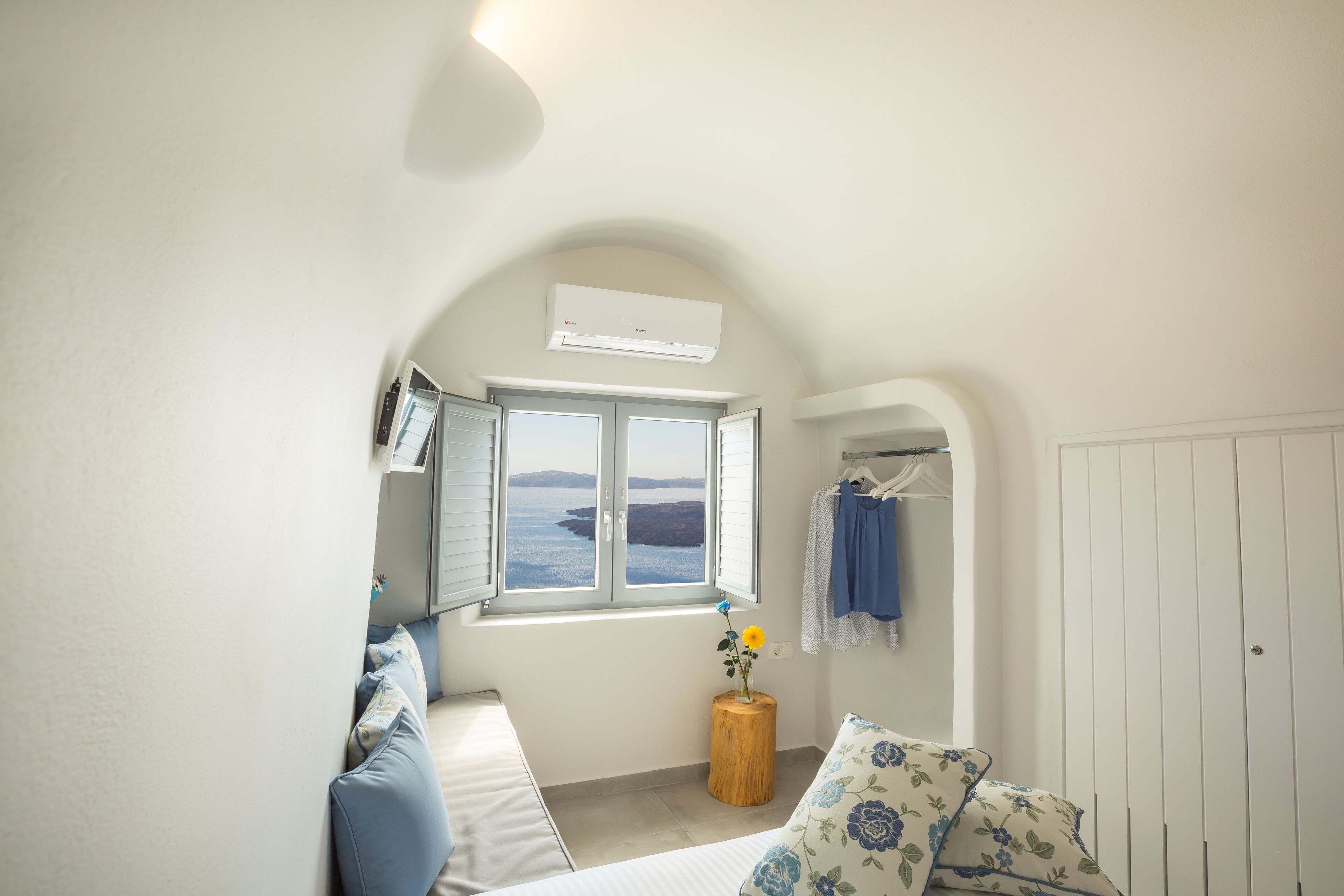 2 bedrooms, in-room safe, iron/ironing board, WiFi