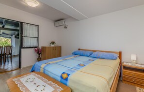 1 bedroom, free WiFi, bed sheets