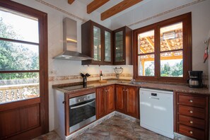 KĂŒhlschrank, Mikrowelle, Ofen, GeschirrspĂŒler