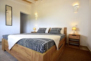 3 habitaciones, tabla de planchar con plancha, cuna de viaje y wifi 