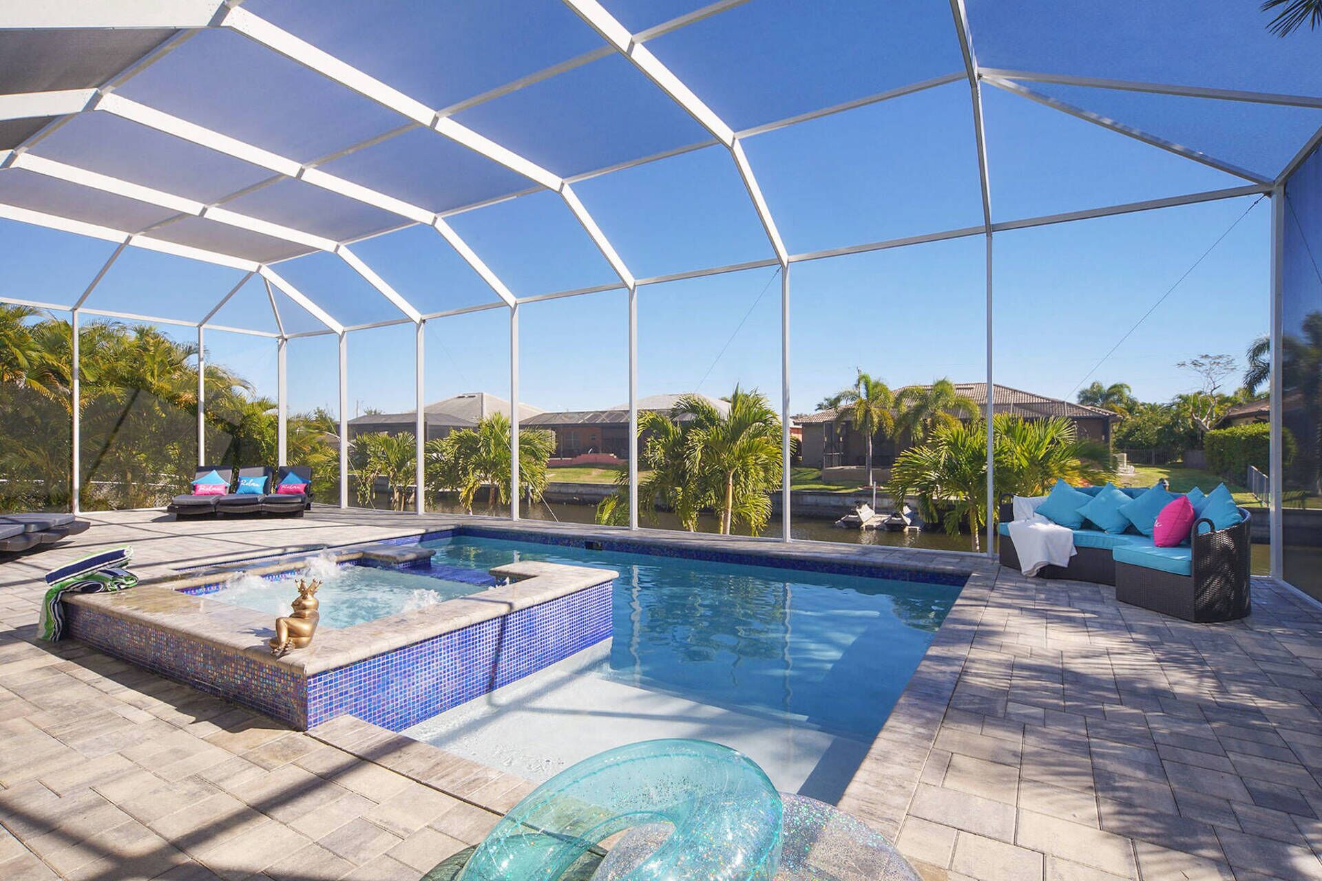 Alberca al aire libre y alberca climatizada