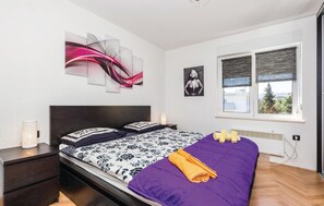 1 bedroom, free WiFi, bed sheets