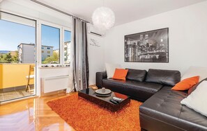 TV - Lovely apartment in Rijeka with WiFi (Rijeka)