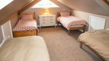 3 bedrooms, desk, iron/ironing board, travel crib