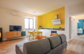 Fireplace - Lovely home in Sant'Egidio del Monte (Sant'Egidio del Monte)