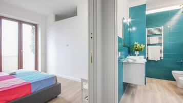 2 bedrooms, travel crib, free WiFi