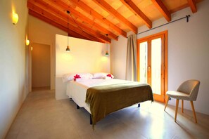 6 bedrooms, iron/ironing board, travel cot, WiFi - 44336 Cases D'Alcudiarrom (Villafranca)