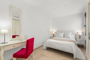 4 bedrooms, iron/ironing board, travel cot, WiFi