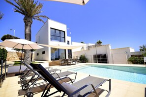 صورة غير مصنفة، 5 من 43، زرّ