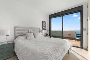 4 makuuhuonetta, silitysrauta/-lauta, vauvan matkasänky, Wi-Fi