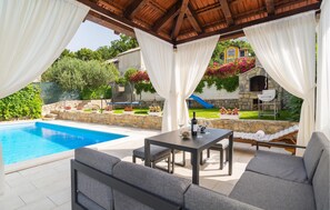 Pool - Nice apartment in Srinjine (Srinjine)