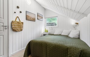 3 bedrooms, travel cot, free WiFi
