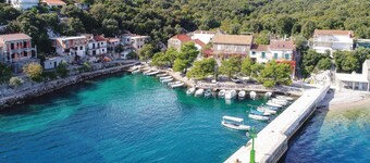 Awesome home in Crkvice with WiFi