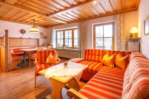 TV - Apartment Rauschberg 67sqm, balcony, kitchenette, 2 bedrooms, 1 living room (Ruhpolding)