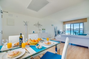 Dining - MODERN SEA VIEW APARTMENT DIRECTLY ON THE BEACH (Cala Millor)