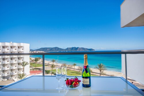 MODERN SEA VIEW APARTMENT DIRECTLY ON THE BEACH