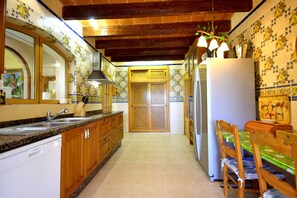 Refrigerador, microondas, horno y lavavajillas