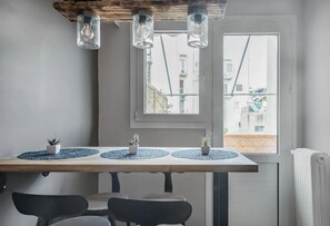 Dining - Walk to Iconic Athenian Locations from a Chic Home, Chic Home (Athens)