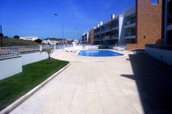 Well maintained communal pool