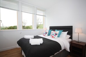 4 quartos, acesso à internet, roupa de cama