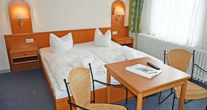 Budgetzimmer mit Dusche/WC auf dem Flur 21 - Appartementhaus Sellin in Stil der