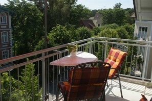 Unclassified image, 2 of 10, button