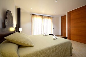 4 bedrooms, in-room safe, iron/ironing board, travel cot