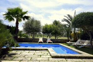 Unclassified image, 2 of 69, button