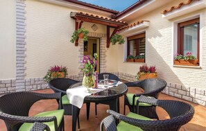 Outdoor dining - 2 bedroom amazing apartment in Rijeka (Rijeka)