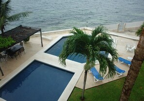 Kolam renang outdoor