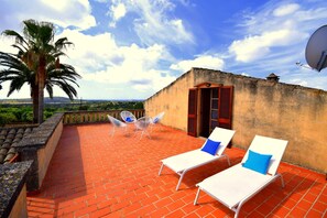 Unclassified image, 5 of 68, button