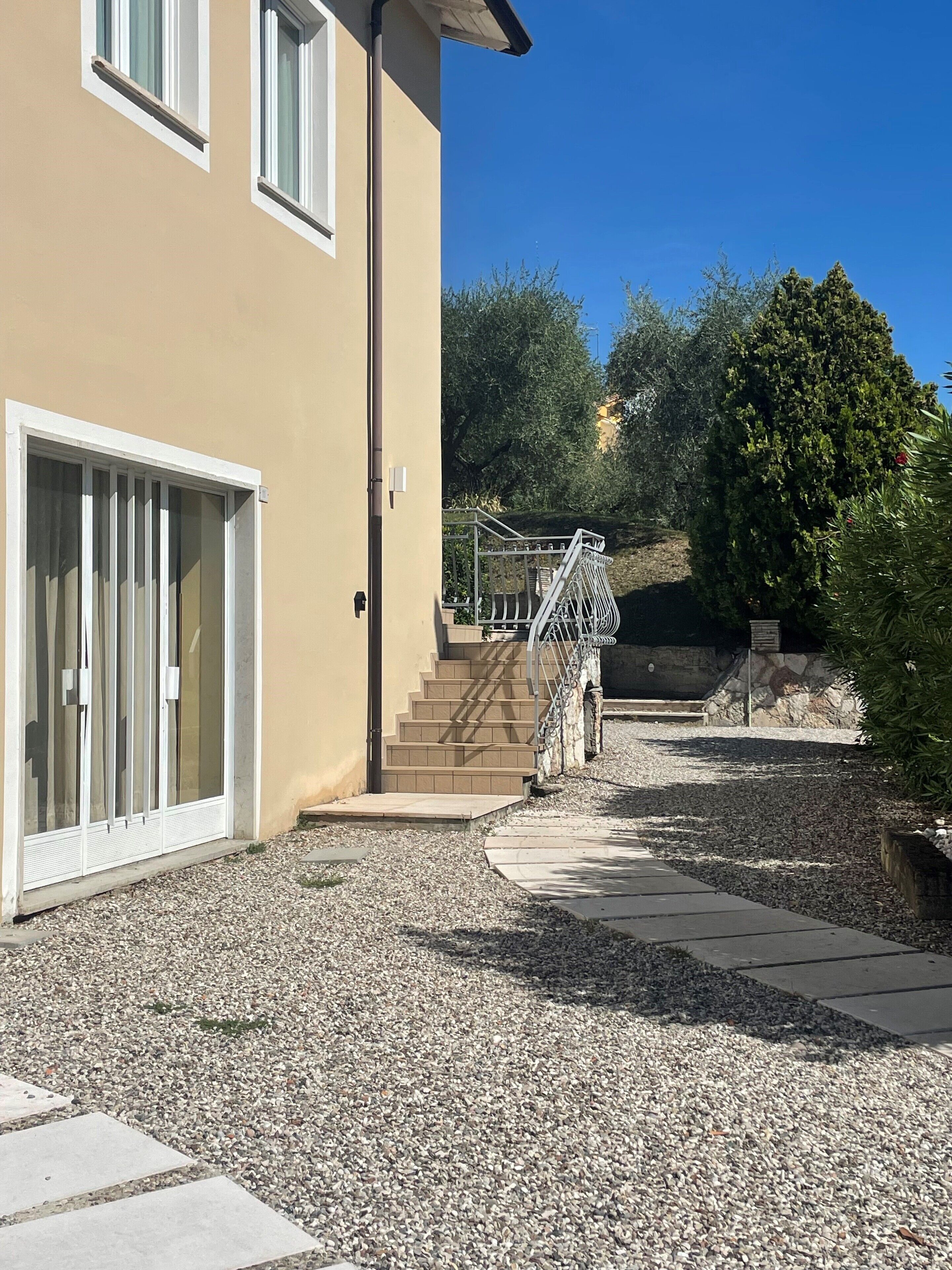 Chambre Double, dans les dépendances (Villa Luna - Stair Access Only)