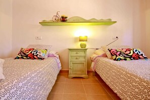 Lit parapluie, Wi-Fi, draps fournis