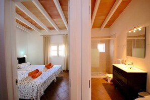 3 slaapkamers, reisbedje, wifi, beddengoed