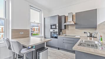 Departamento, 2 habitaciones | Caja de seguridad en la habitación y escritorio