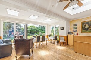 Daily continental breakfast (GBP 8 per person)