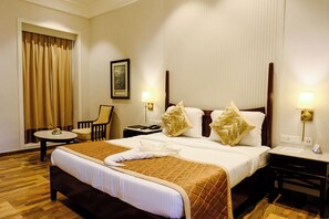 Superior Room, 1 King Bed | Premium bedding, blackout curtains, free WiFi, bed sheets