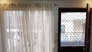 Four-Bedroom House | In-room dining - Ramyer Transient House 2 - Tagbilaran (Dauis)