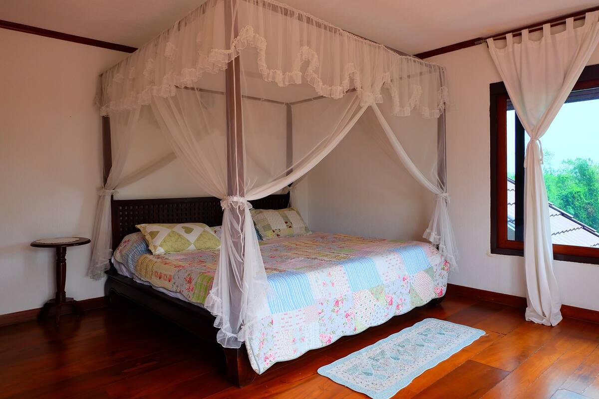 Rollaway beds, free WiFi