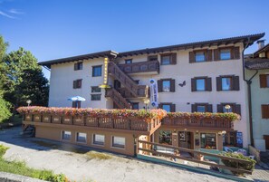 Front of property - Hotel Trentino (Folgaria)